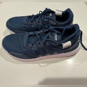 Women’s Adidas Sneaker